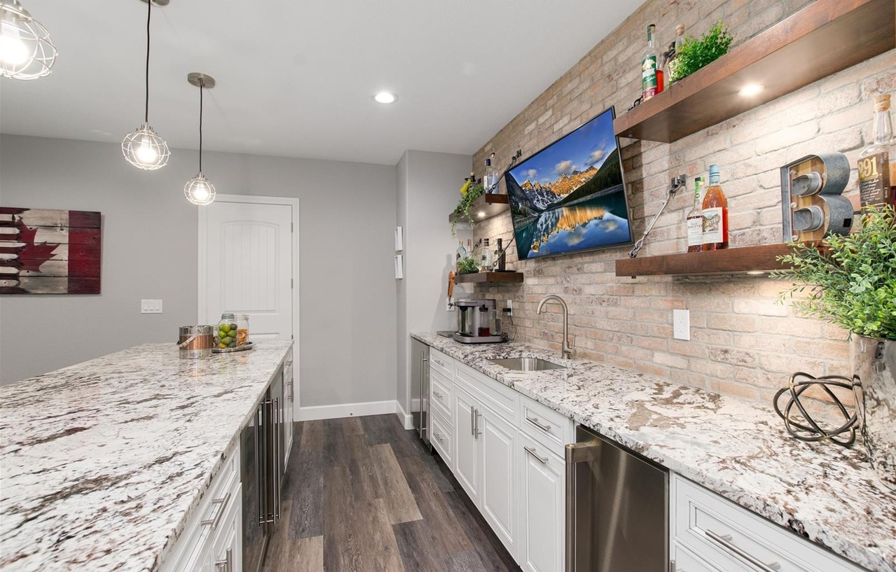 Custom basement bar by APEX@HOME